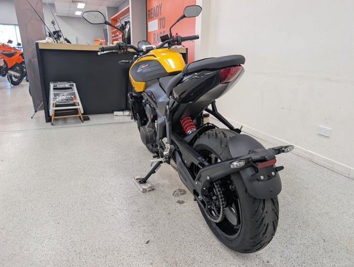 2026 Triumph 2026 Triumph 660CC Trident LAMS Yellow
