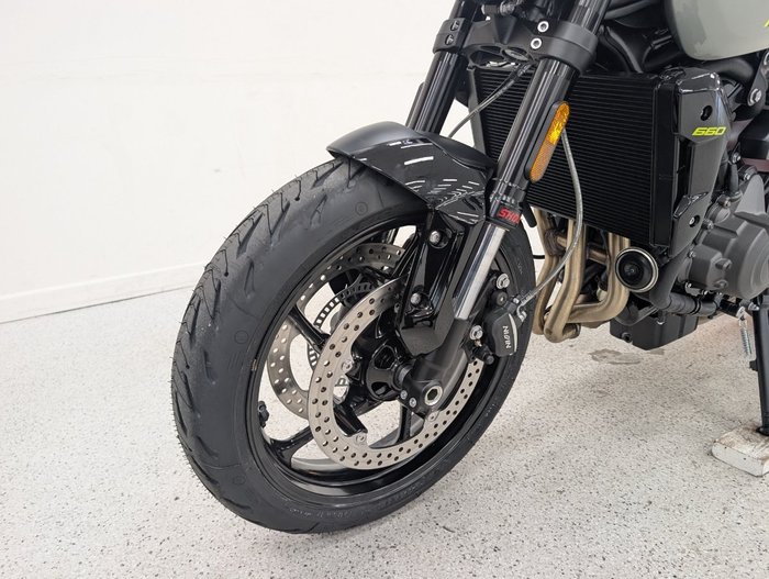 2026 Triumph 2026 Triumph 660CC Trident LAMS Black