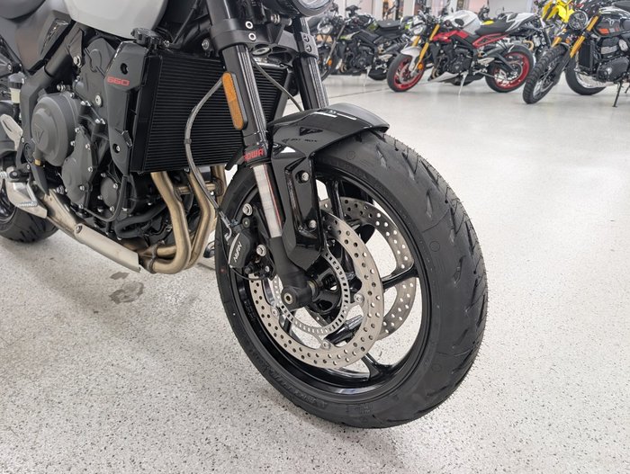 2026 Triumph 2026 Triumph 660CC Trident LAMS White