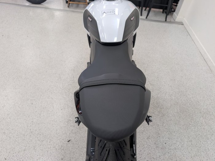 2026 Triumph 2026 Triumph 660CC Trident LAMS White