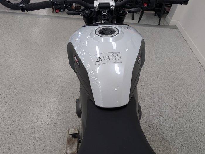 2026 Triumph 2026 Triumph 660CC Trident LAMS White