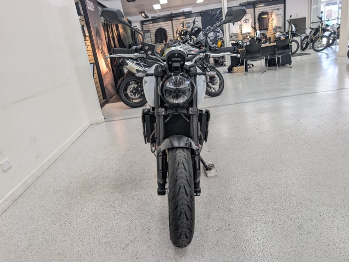 2026 Triumph 2026 Triumph 660CC Trident LAMS White