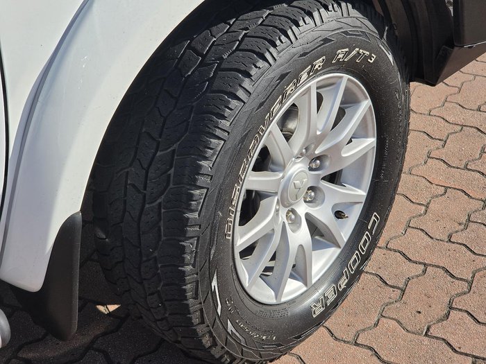 2010 Mitsubishi Challenger LS PB MY10 4X4 Dual Range White
