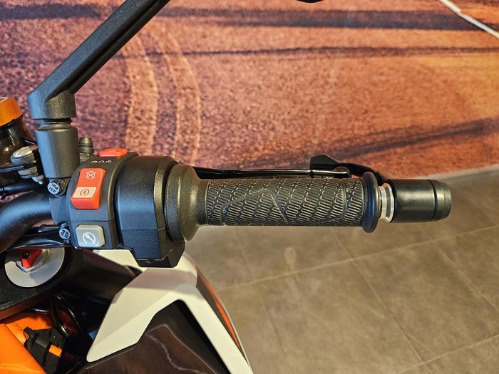 2015 KTM 1290 Super Duke R Super Duke White