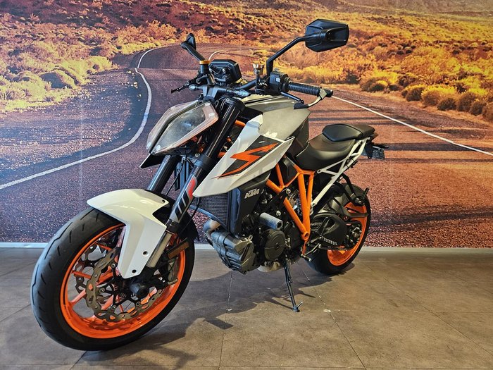 2015 KTM 1290 Super Duke R Super Duke White