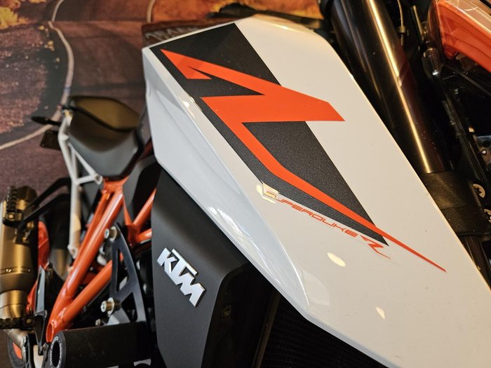 2015 KTM 1290 Super Duke R Super Duke White