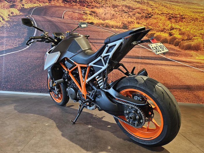 2015 KTM 1290 Super Duke R Super Duke White
