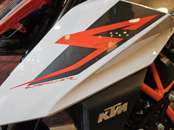 2015 KTM 1290 Super Duke R Super Duke White