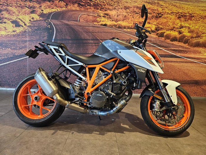 2015 KTM 1290 Super Duke R Super Duke White