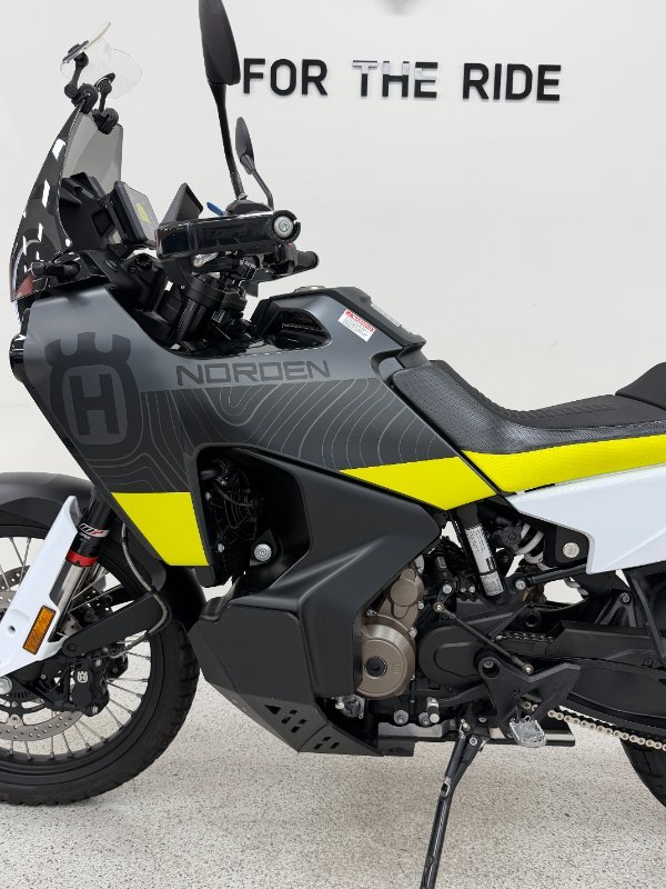 2022 HUSQVARNA NORDEN 901 Black