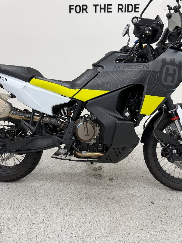 2022 HUSQVARNA NORDEN 901 Black