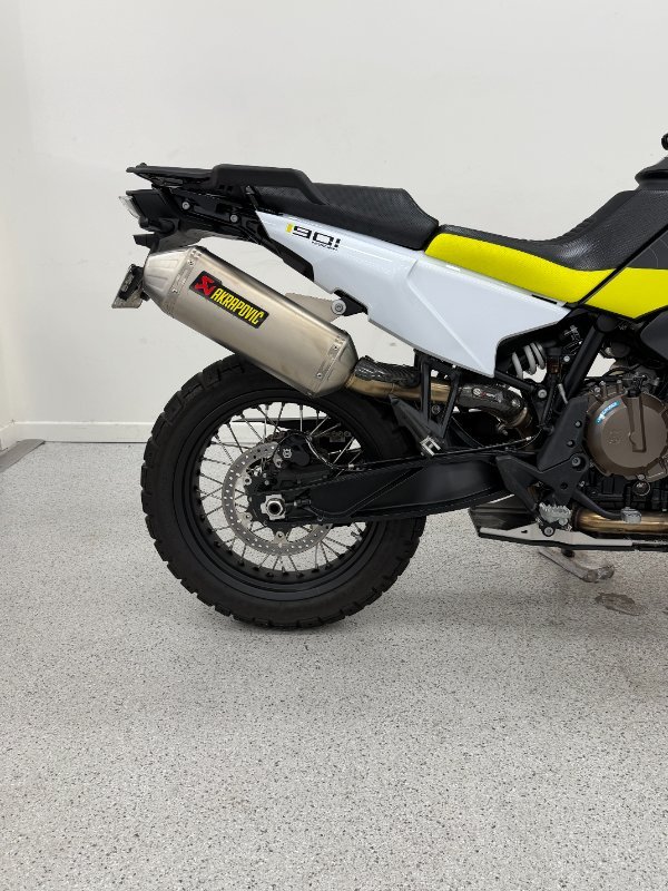 2022 HUSQVARNA NORDEN 901 Black