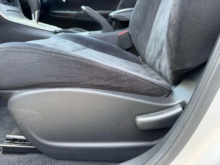 2016 Nissan Pulsar ST