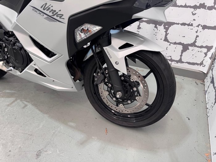2025 Kawasaki Ninja 500 (EX500G) Ninja White