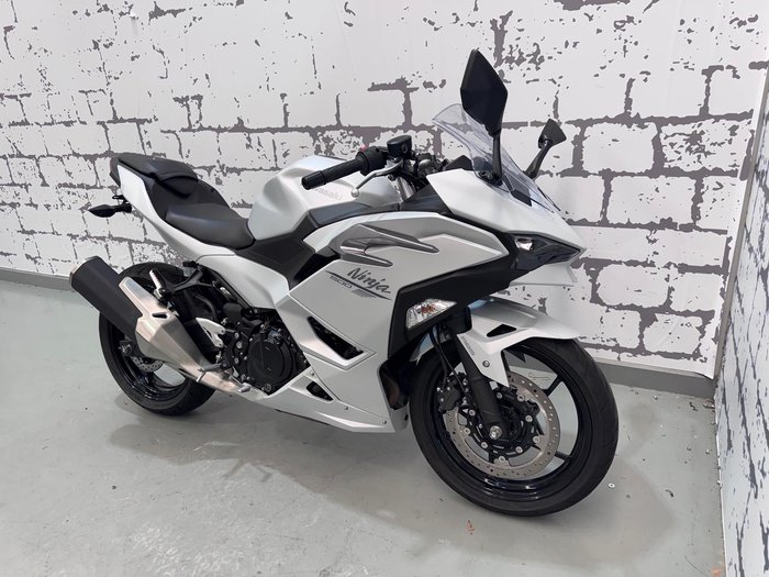 2025 Kawasaki Ninja 500 (EX500G) Ninja White