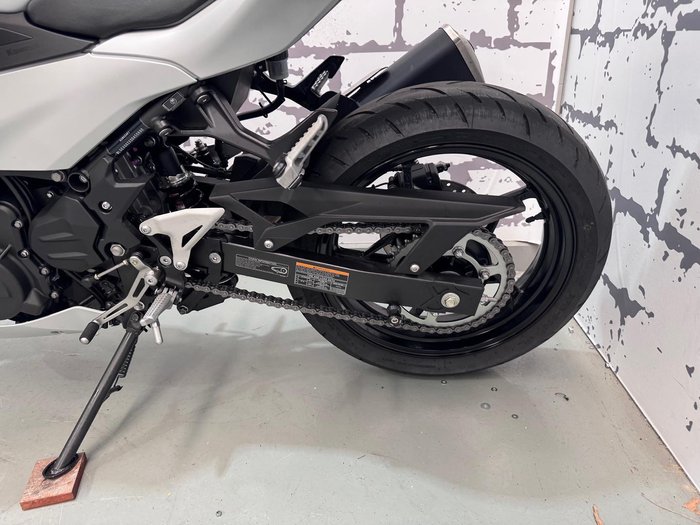 2025 Kawasaki Ninja 500 (EX500G) Ninja White