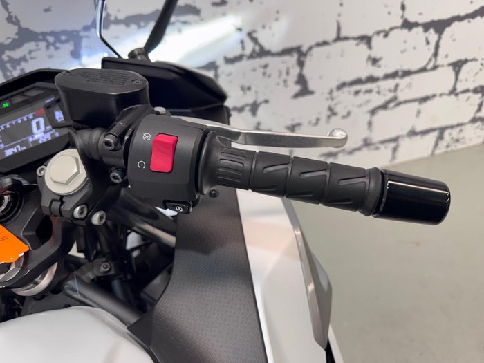 2025 Kawasaki Ninja 500 (EX500G) Ninja White