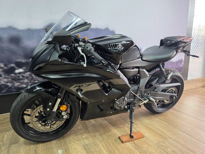 2025 Yamaha YZF-R7LA Black