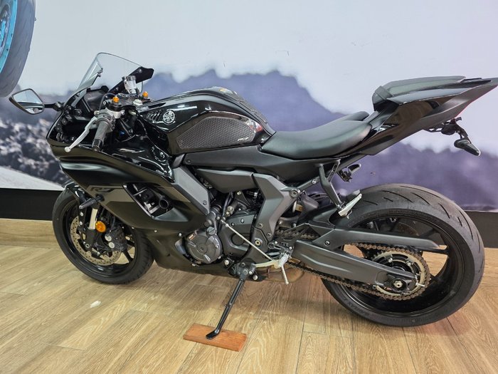 2025 Yamaha YZF-R7LA Black