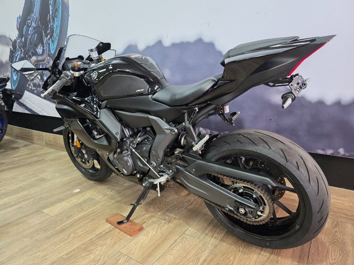 2025 Yamaha YZF-R7LA Black
