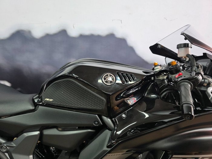 2025 Yamaha YZF-R7LA Black