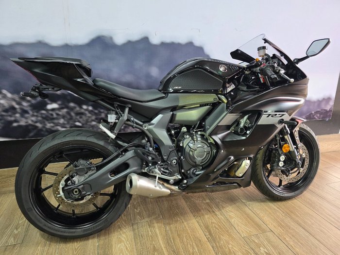 2025 Yamaha YZF-R7LA Black
