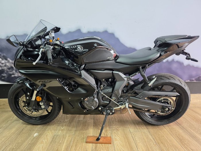2025 Yamaha YZF-R7LA Black