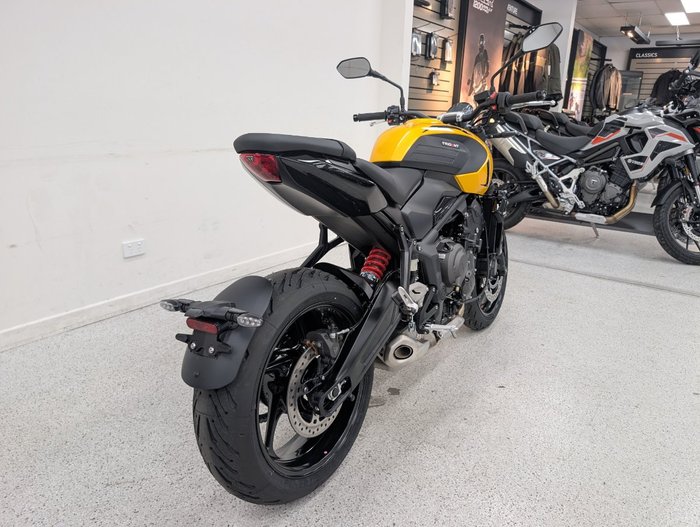 2026 Triumph 2026 Triumph 660CC Trident LAMS Yellow
