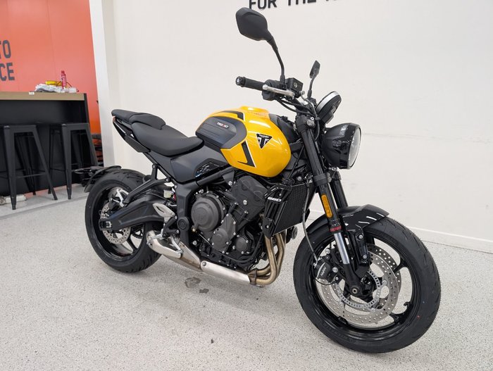 2026 Triumph 2026 Triumph 660CC Trident LAMS Yellow