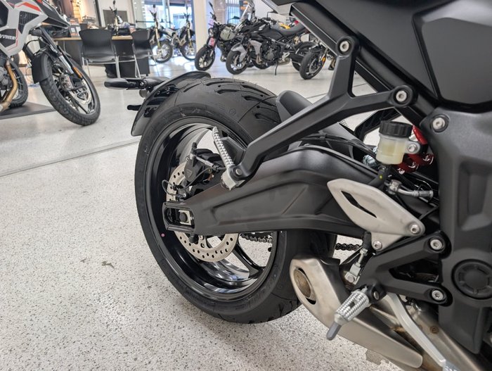 2026 Triumph 2026 Triumph 660CC Trident LAMS Yellow