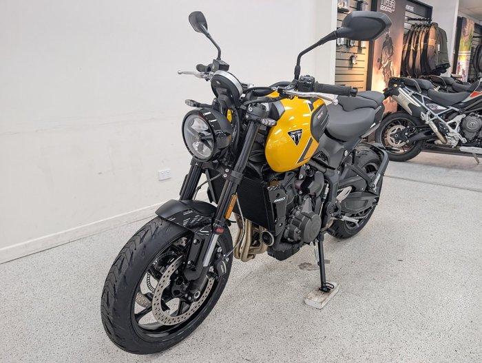 2026 Triumph 2026 Triumph 660CC Trident LAMS Yellow