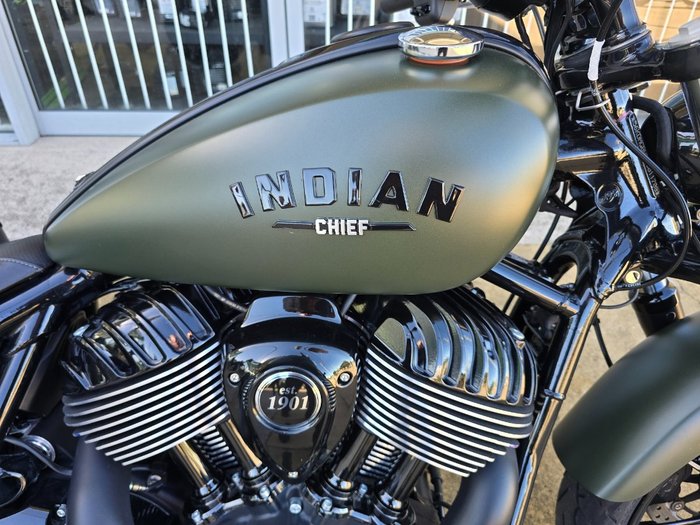 2023 INDIAN CHIEF DARK HORSE Green