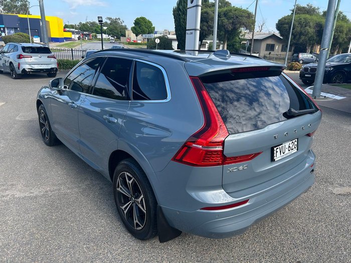 2022 Volvo XC60 B5 Momentum