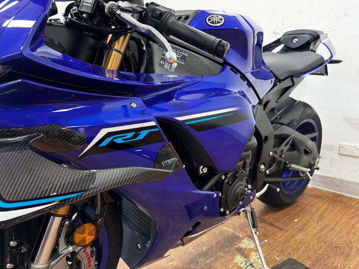 2025 Yamaha YZF-R1 BLUE