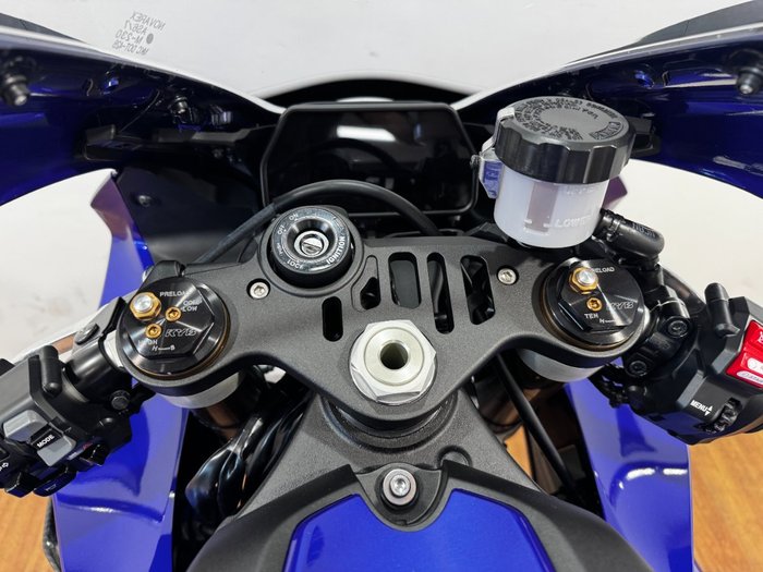 2025 Yamaha YZF-R1 BLUE