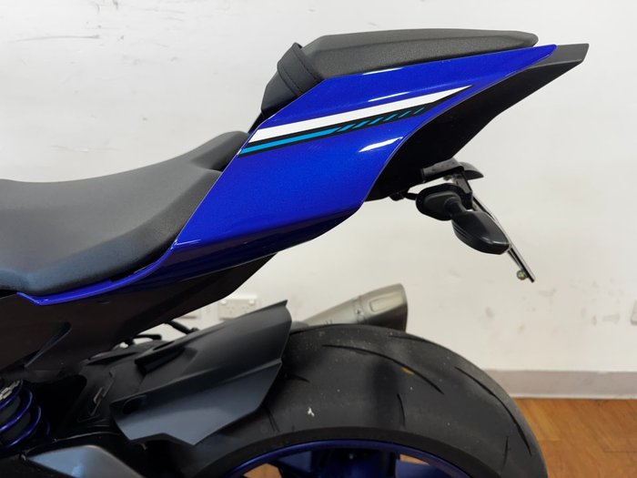 2025 Yamaha YZF-R1 BLUE