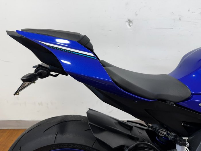 2025 Yamaha YZF-R1 BLUE