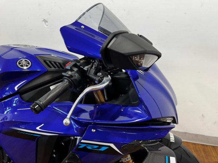 2025 Yamaha YZF-R1 BLUE