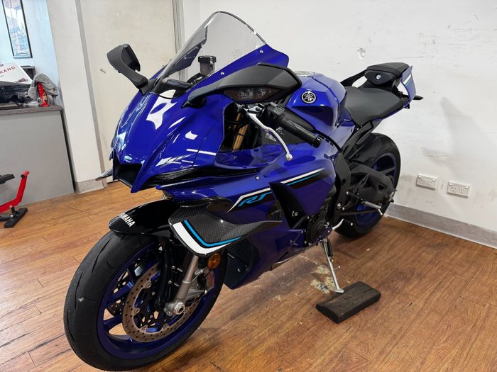 2025 Yamaha YZF-R1 BLUE