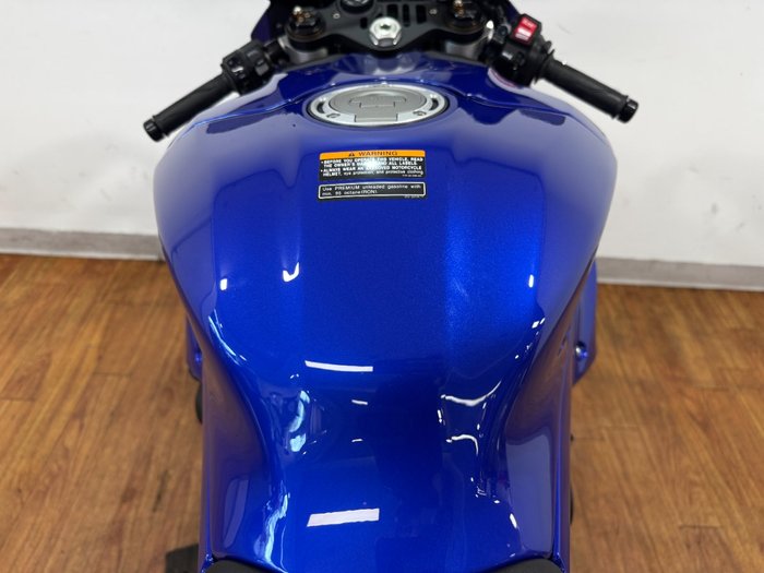 2025 Yamaha YZF-R1 BLUE