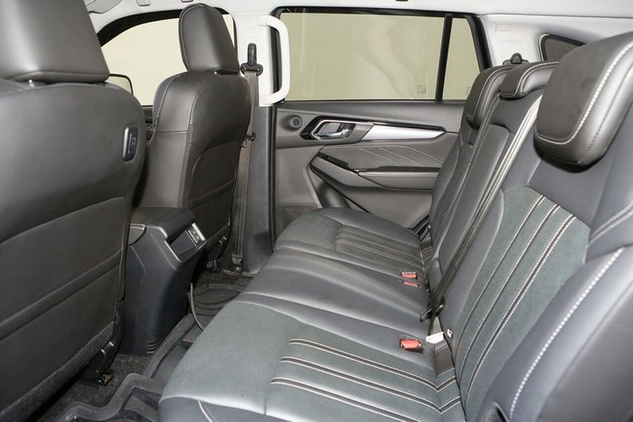 2022 Isuzu MU-X LS-T