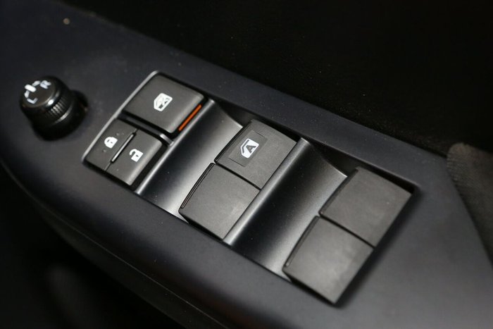 2025 Toyota Hilux SR