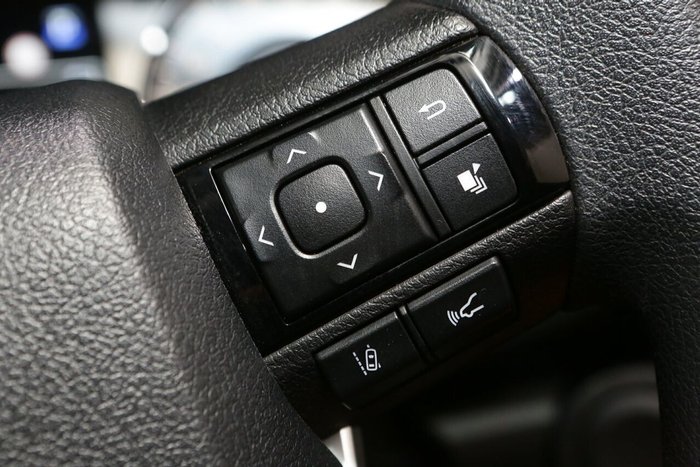 2025 Toyota Hilux SR