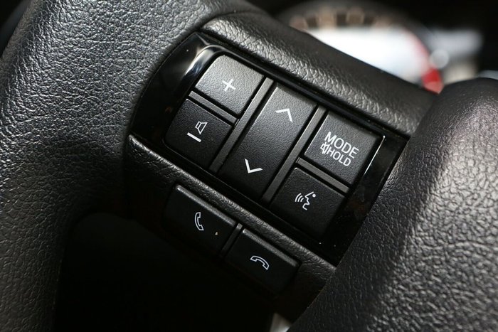 2025 Toyota Hilux SR