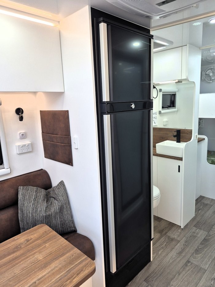 2026 Prime Edge Warrior 22.6 Rear Bunks