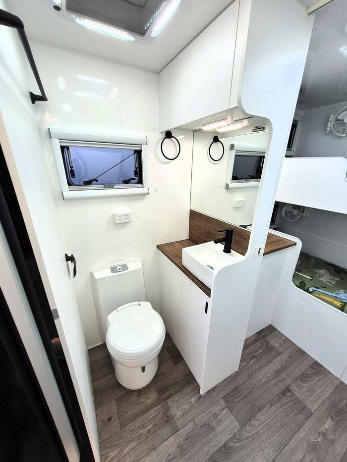 2026 Prime Edge Warrior 22.6 Rear Bunks