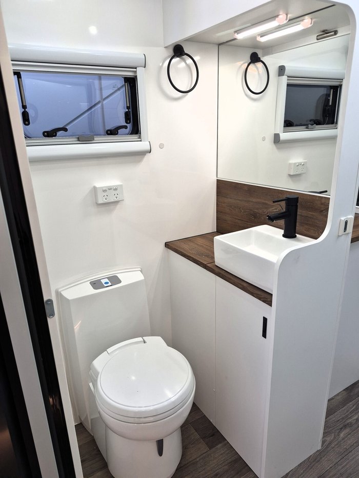 2026 Prime Edge Warrior 22.6 Rear Bunks