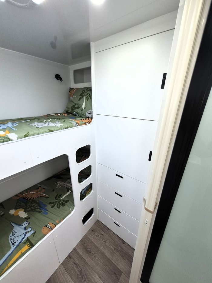 2026 Prime Edge Warrior 22.6 Rear Bunks