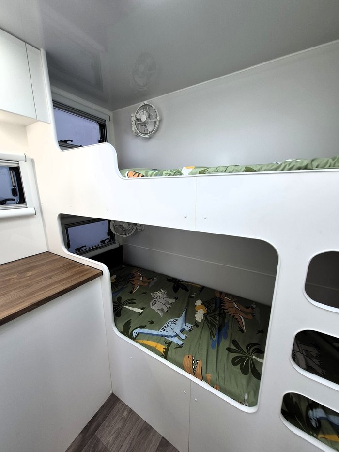 2026 Prime Edge Warrior 22.6 Rear Bunks