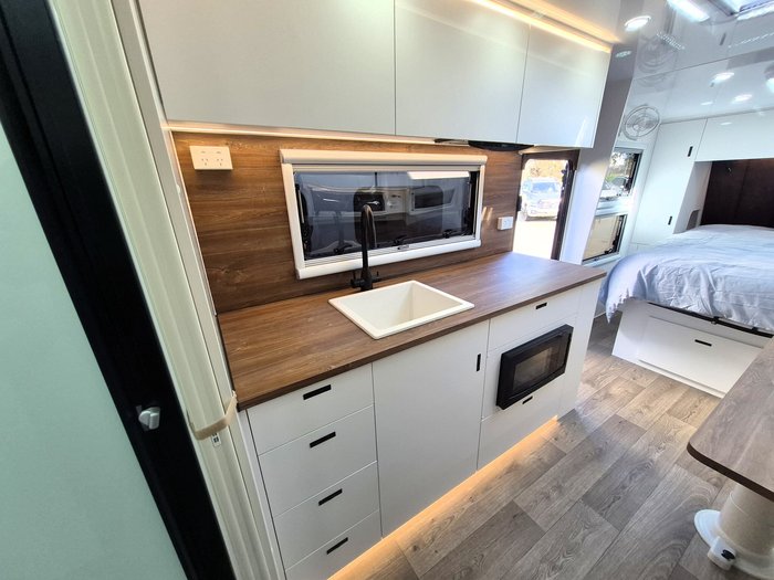 2026 Prime Edge Warrior 22.6 Rear Bunks